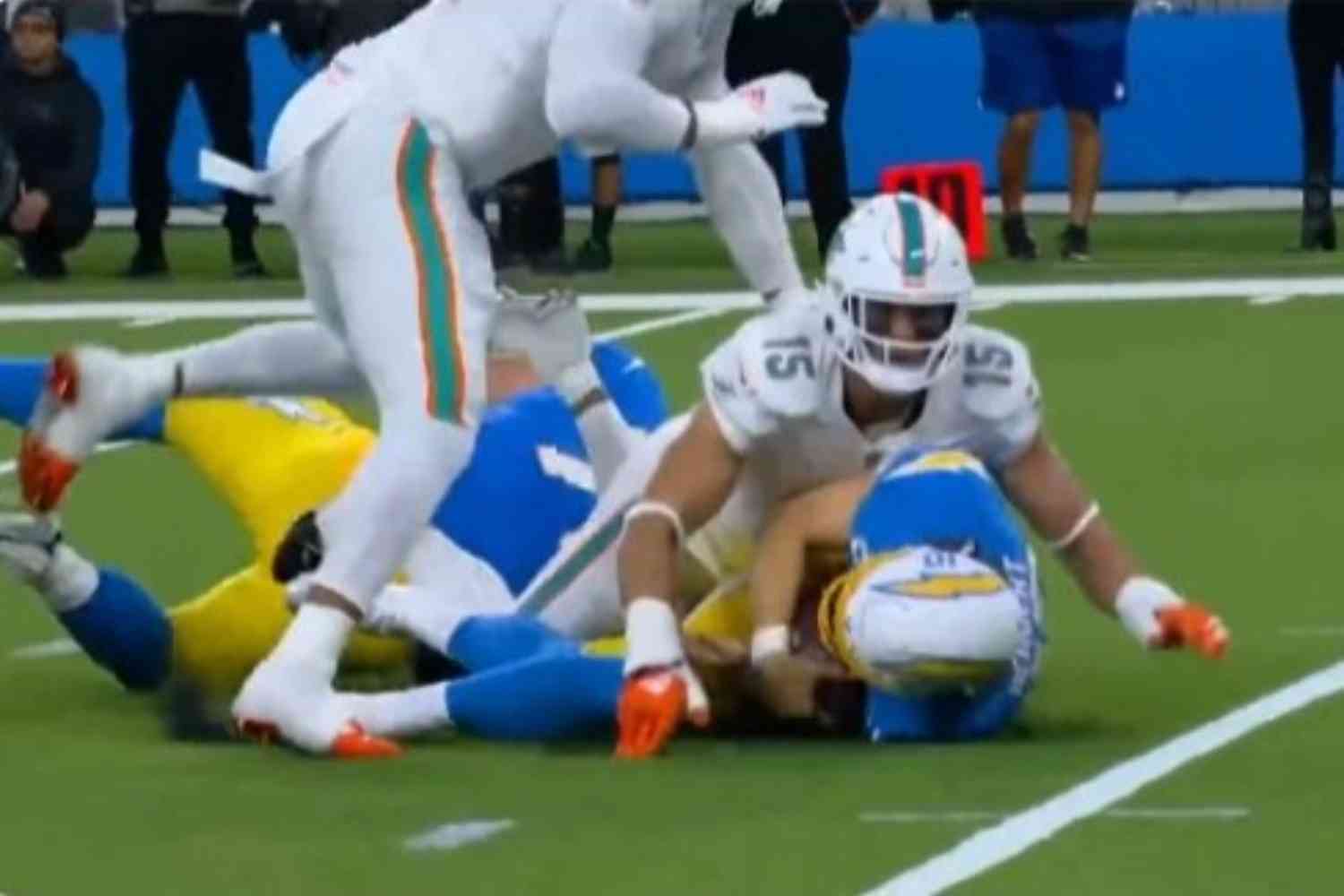 This Is One Of The Worst Roughing The Passer Calls I ve Ever Seen In 