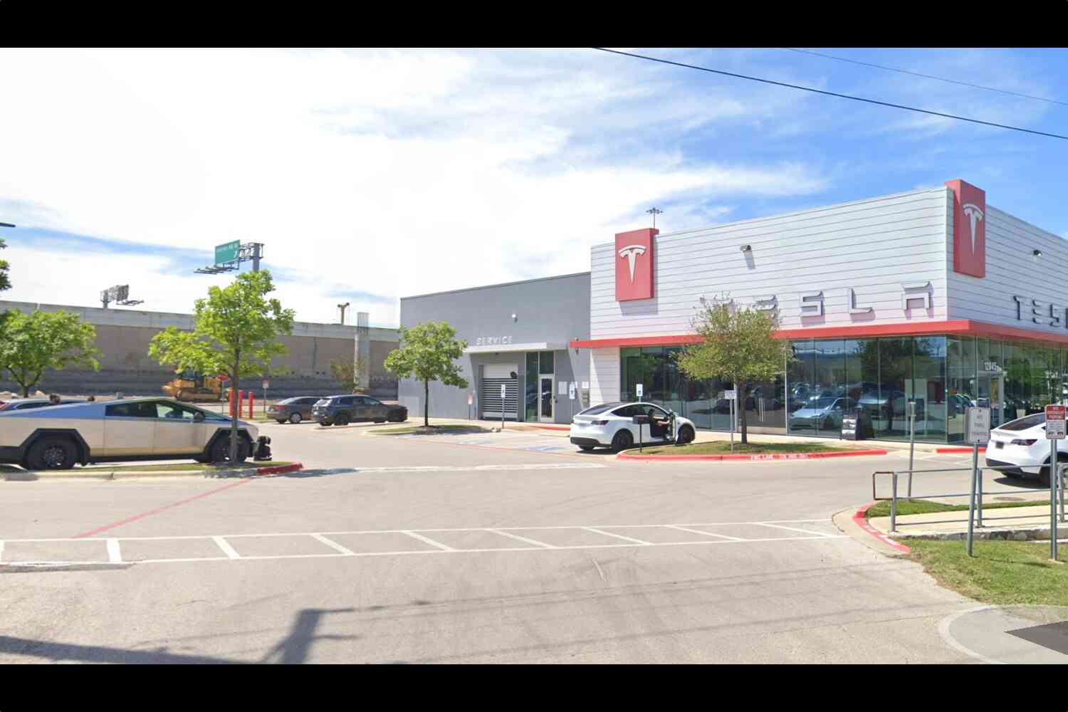 Multiple "incendiary devices" discovered at Austin Tesla dealership