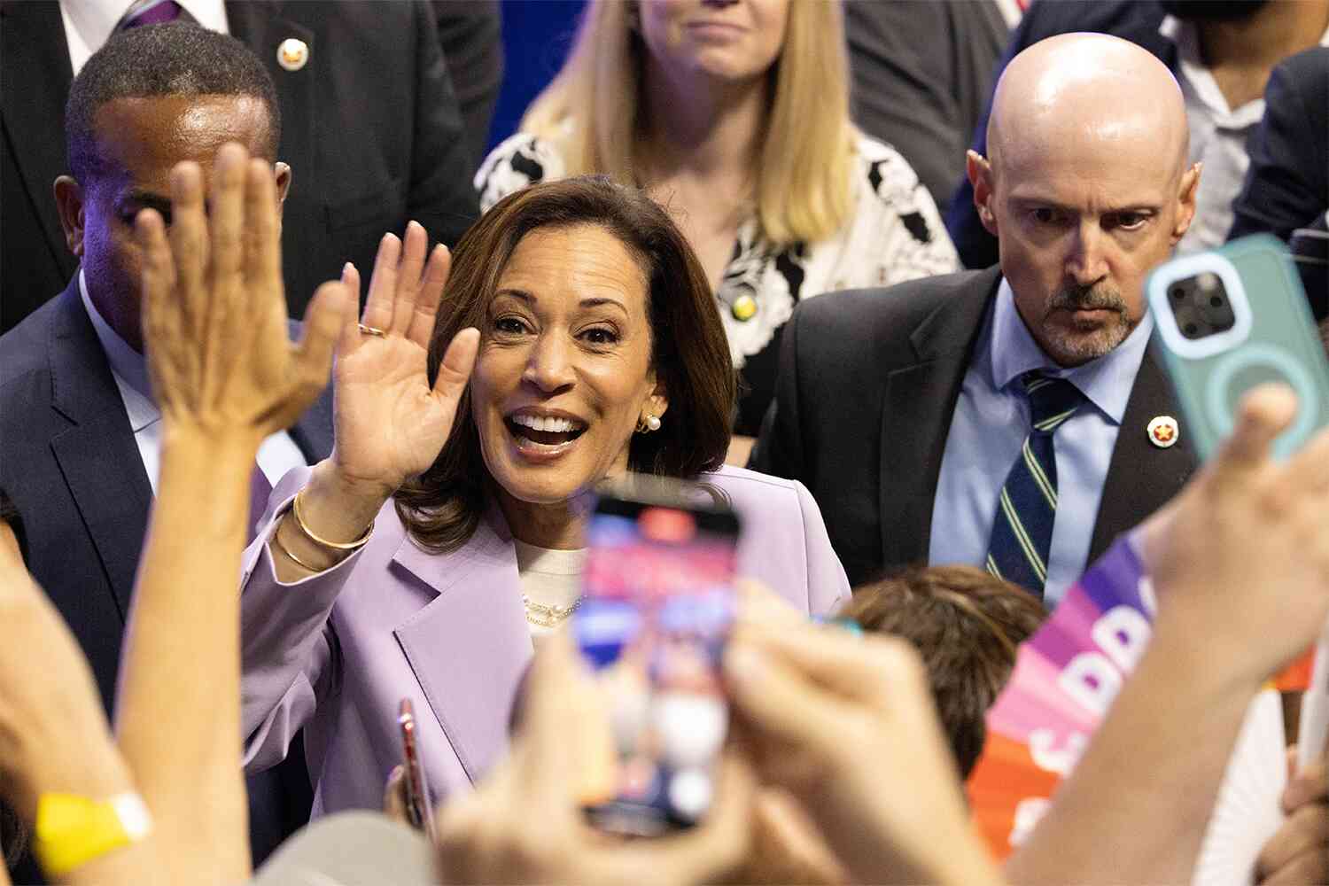 Thumbnail for Trump cancels Kamala Harris' cushy Secret Service deal
