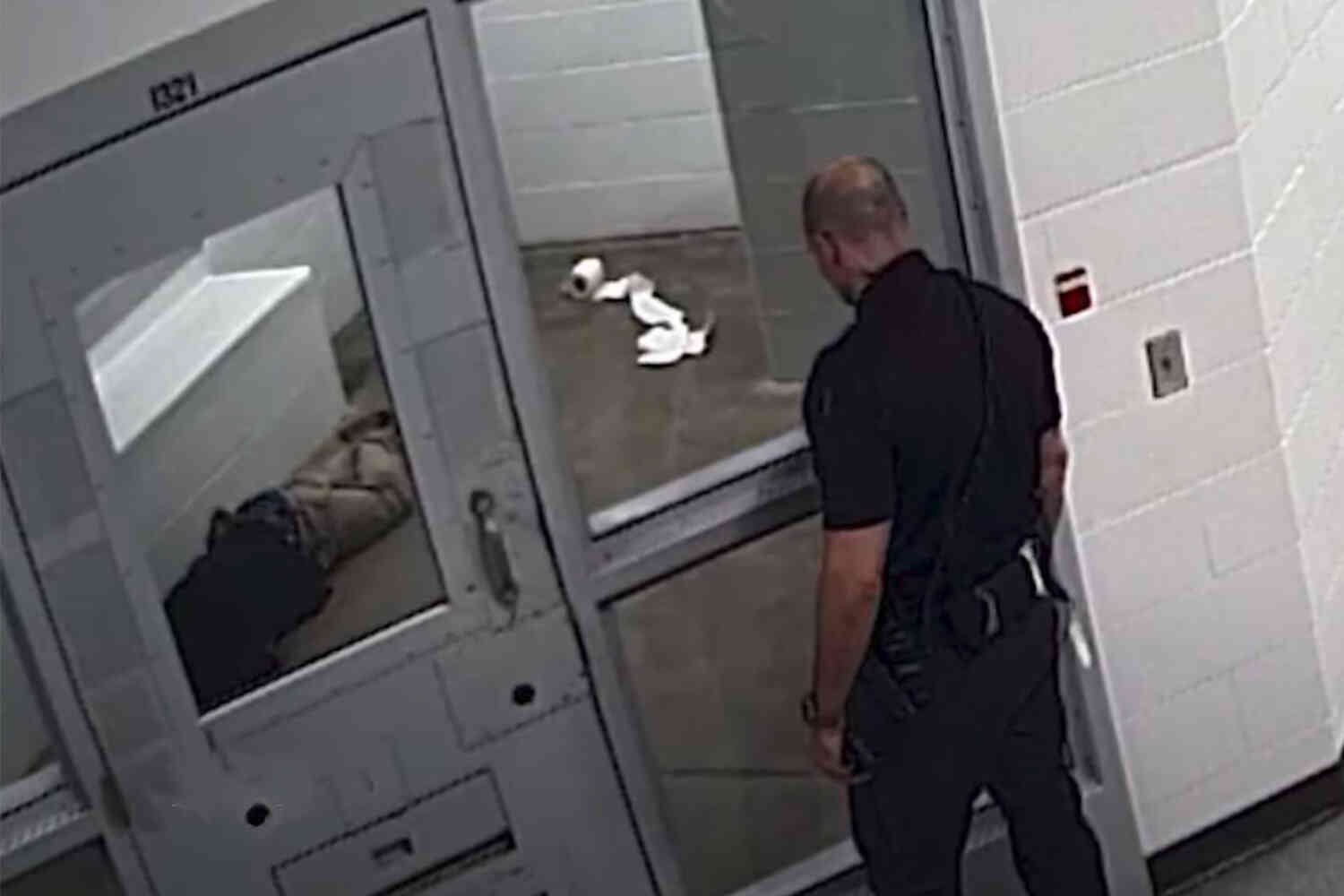 Image for article: Minnesota postal worker dies in county lockup after police mistake stroke for intoxication